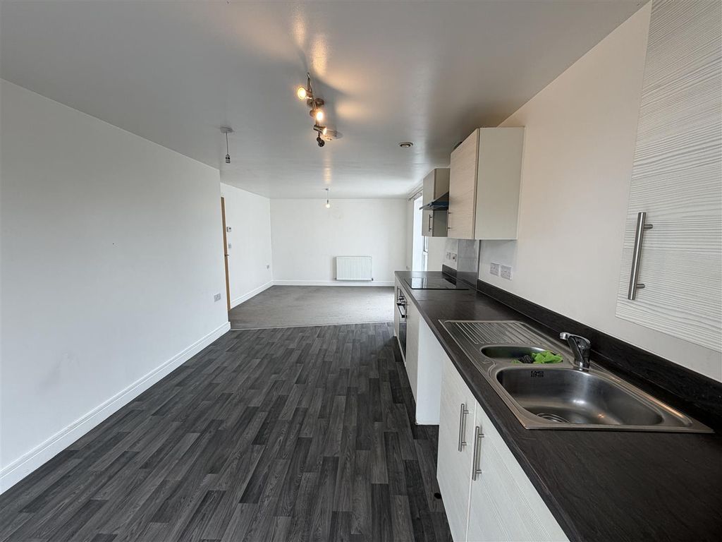 Additional image 2 of 2 bed flat to rentBrunton Road, Pool, Redruth TR15
