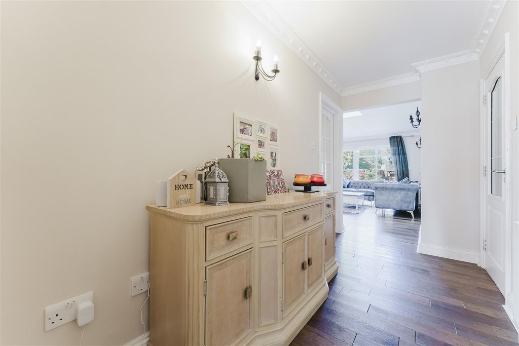 Additional image 8 of 5 bed detached house to rentWellesley Avenue, Iver SL0