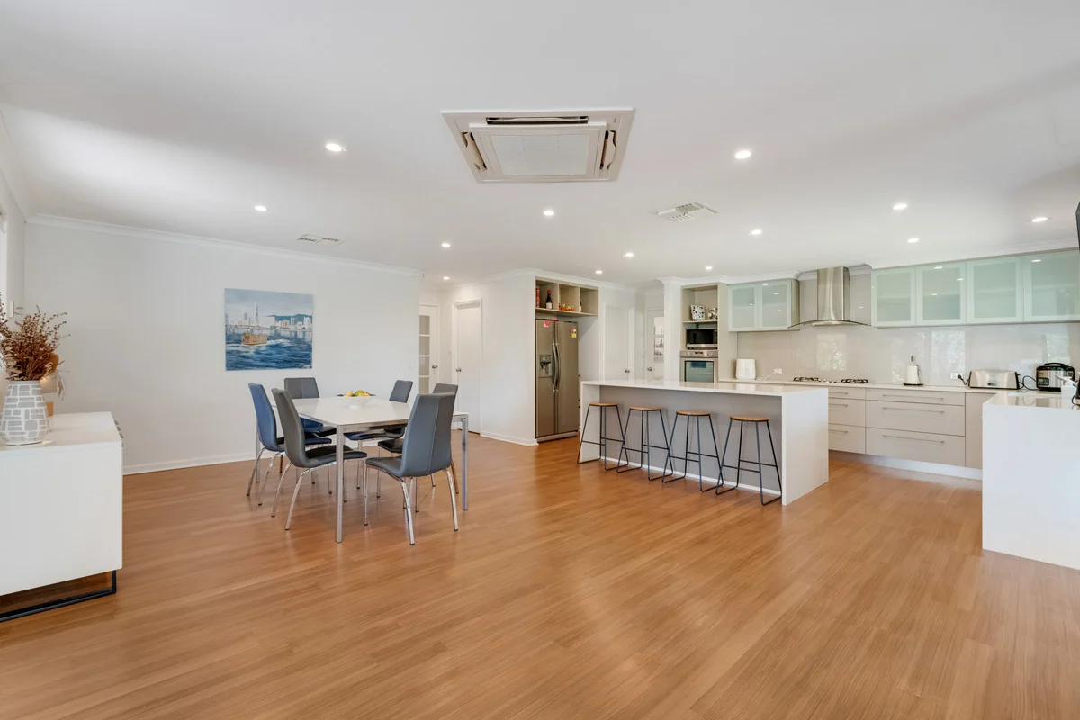 7 Brush Court, Canning Vale WA 6155 photo 4