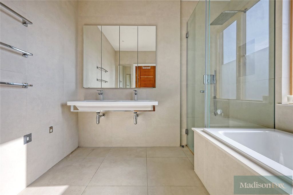 Additional image 22 of 2 bed flat to rentPalmerston Road, Buckhurst Hill, Essex IG9