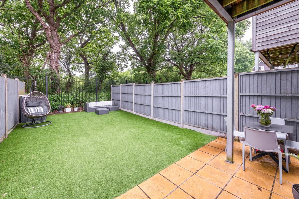 Additional image 2 of 2 bed flat to rentHelena Court, Burgess Hill, West Sussex RH15