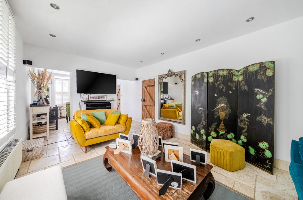 2 bed semi-detached house for salePaddock Way, Chislehurst, Kent BR7 photo 2