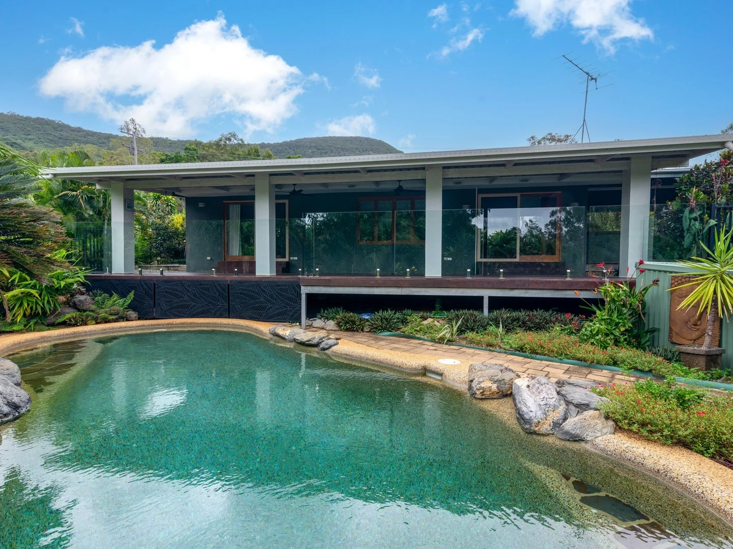 Additional image 2 of 8 Finlay Crescent, Oak Beach QLD 4877