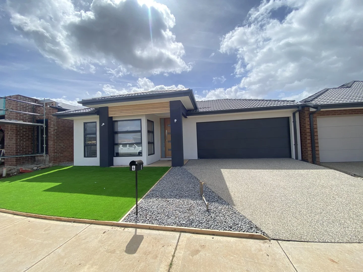4 Florina Road, Fraser Rise VIC 3336