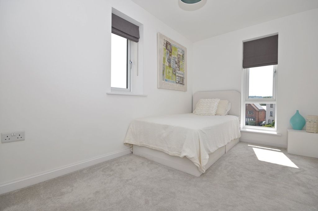 Additional image 14 of 4 bed semi-detached house to rentClover Drive, Cheltenham GL52