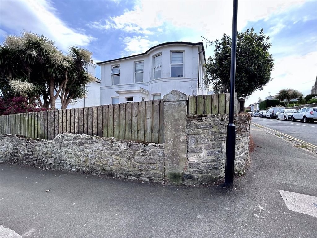 2 bed flat to rent41 Melville Street, Ryde PO33