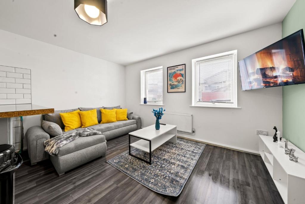 2 Bed Flat, Manor House Lane, BS14, N1 7GU