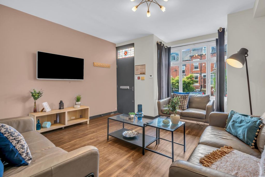 6 bed shared accommodation to rentKnowle Road, Leeds LS4