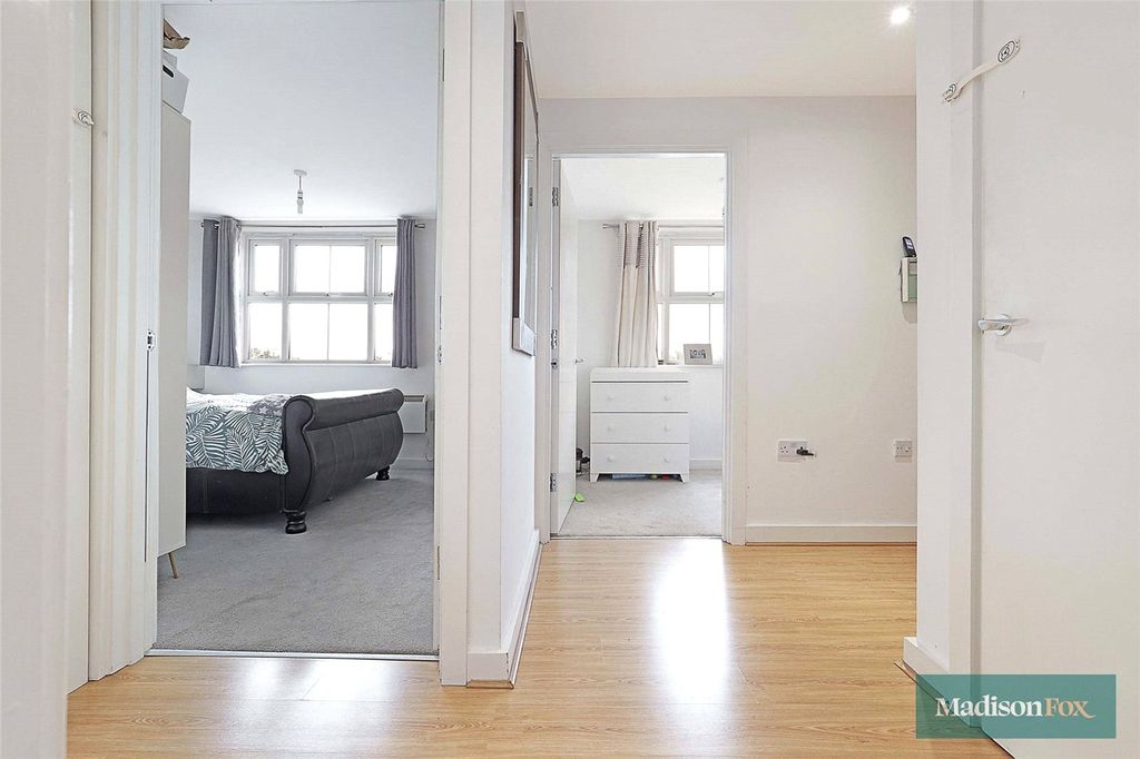 Additional image 12 of 2 bed flat to rentHigh Road, Buckhurst Hill, Essex IG9