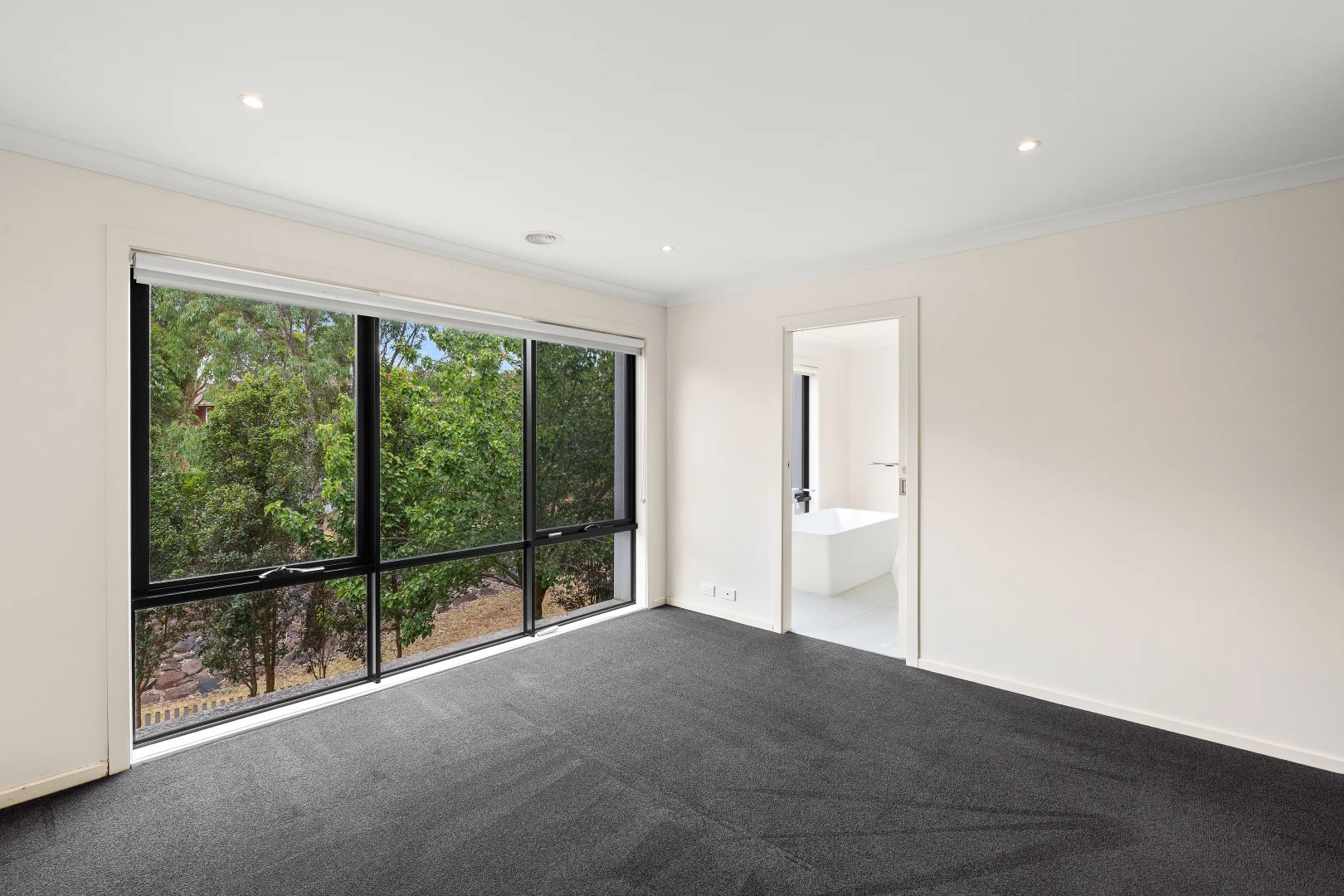 33 Manchester Crescent, Bundoora VIC 3083 photo 4