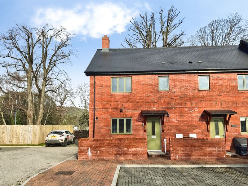 3 bed end terrace house to rentMulberry Close, Abergavenny. NP7