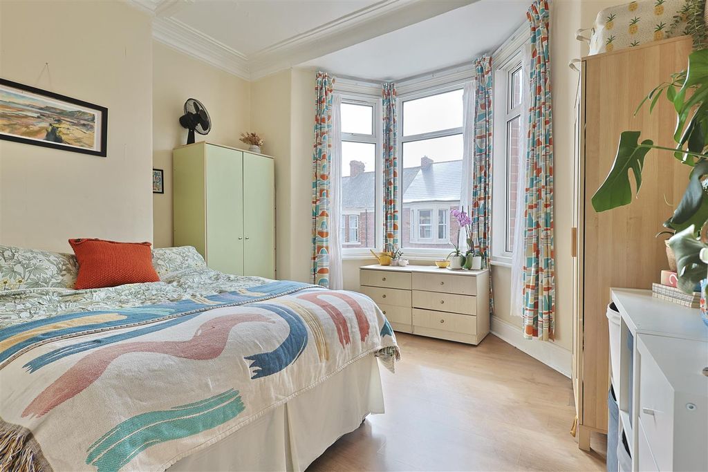 2 bed flat to rentSimonside Terrace, Heaton, Newcastle Upon Tyne NE6 photo 2