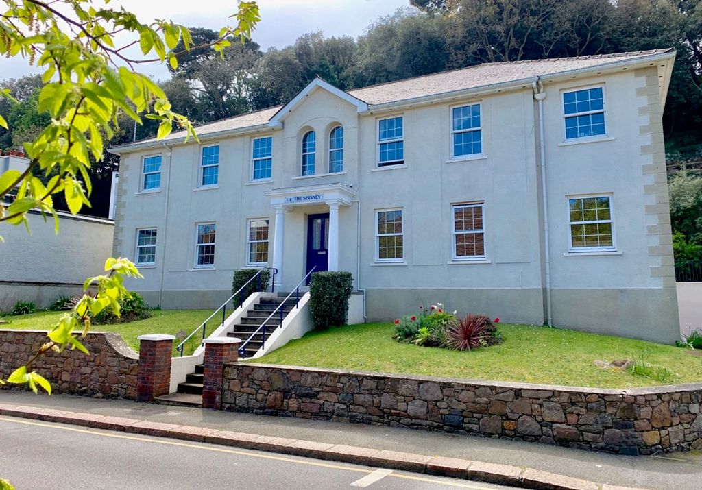 2 bed flat to rentLa Vallee Des Vaux, St. Helier JE2