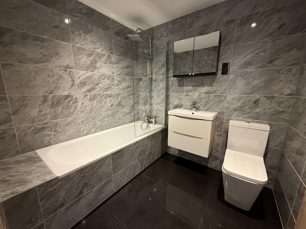Additional image 3 of 2 bed flat to rentCooper House, Silvester Street, Hull HU1