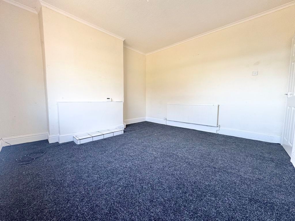 3 bed flat to rentHumber Terrace, Grimsby DN31 photo 2