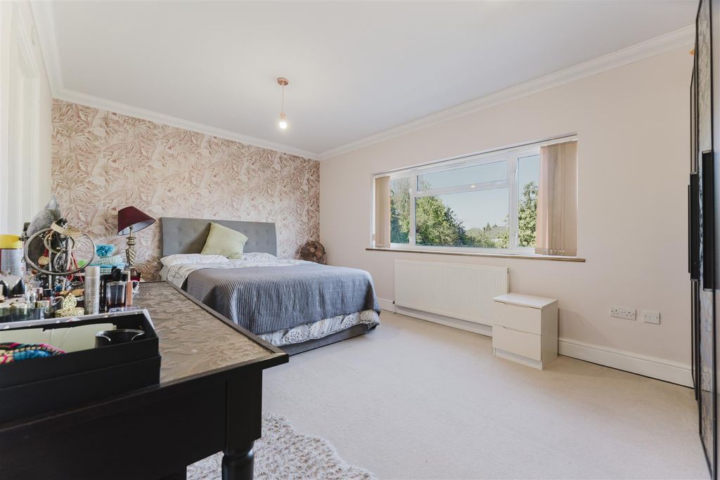 Additional image 14 of 5 bed detached house to rentWellesley Avenue, Iver SL0