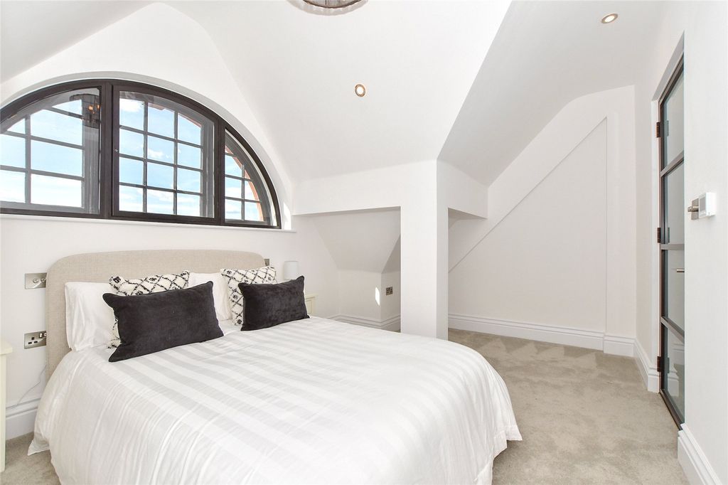 Additional image 11 of 3 bed flat for saleThe Carriage House, 88 Grosvenor Road, Tunbridge Wells, Kent TN1