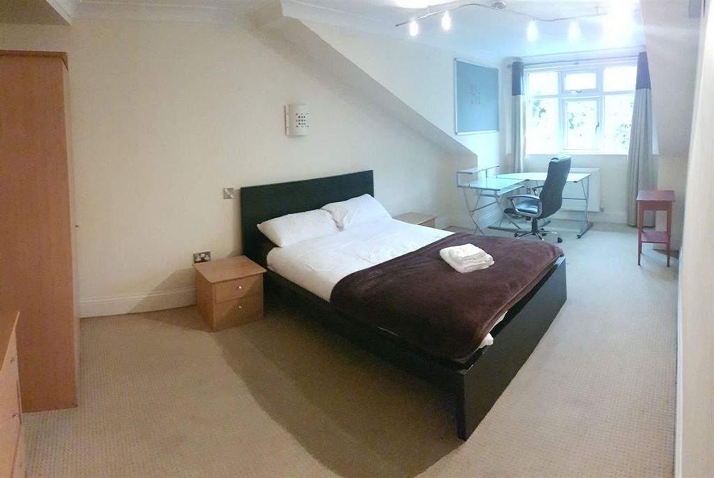 10 bed semi-detached house to rentKingswood Road, Manchester M14