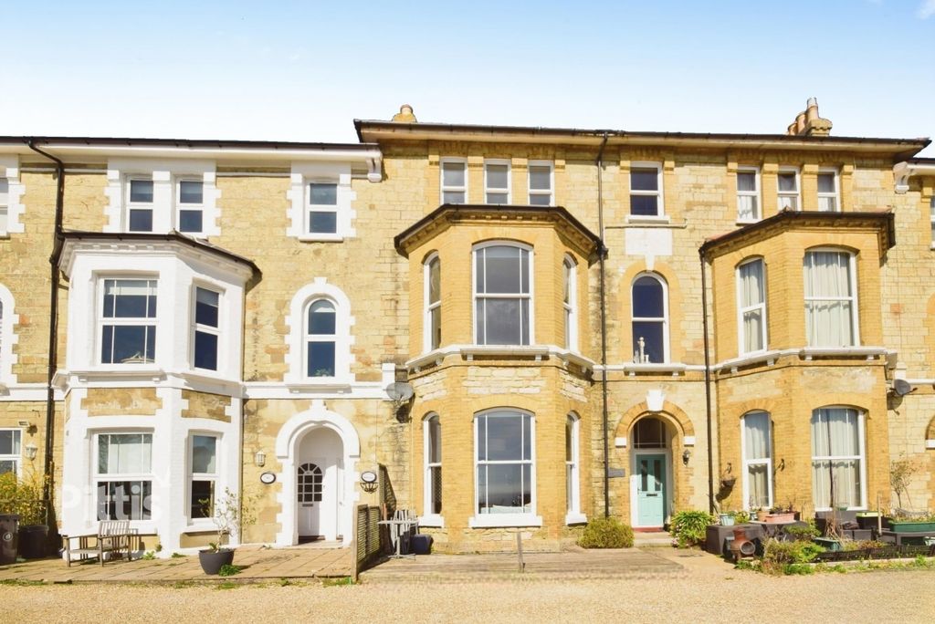 4 bed terraced house to rentSouthgrove Road, Ventnor PO38