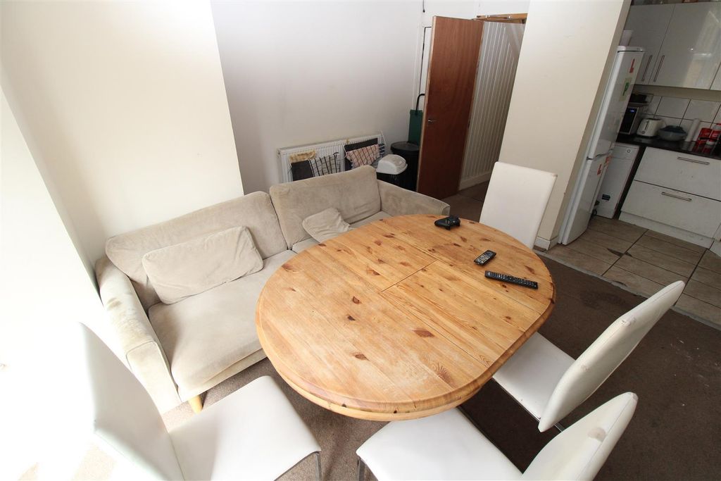 Additional image 2 of Room to rentBroadway, Pontypridd CF37