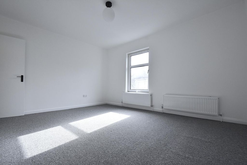 Additional image 9 of 2 bed semi-detached house to rentGreen Street, Ryde PO33
