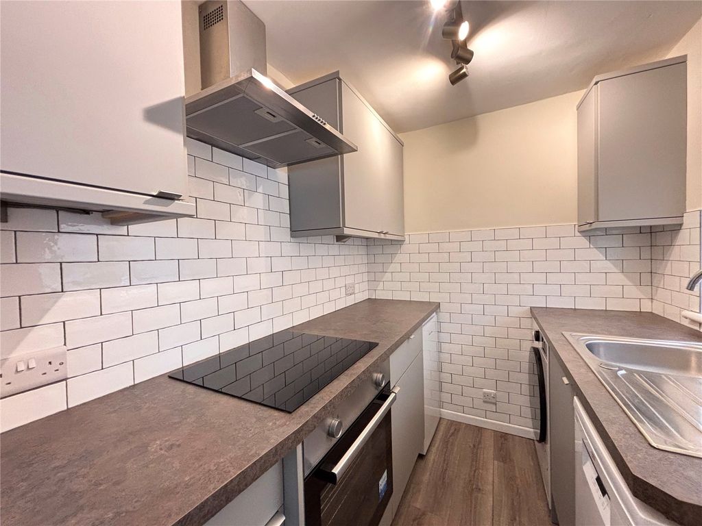 Additional image 4 of 1 bed flat to rentMerlins Court Lodge, Tenby, Pembrokeshire SA70