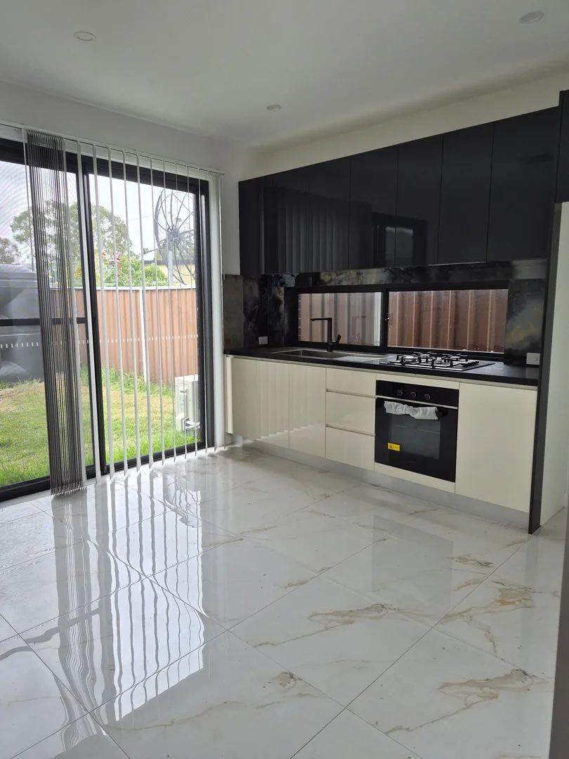 13a Apex, Liverpool NSW 2170 photo 2