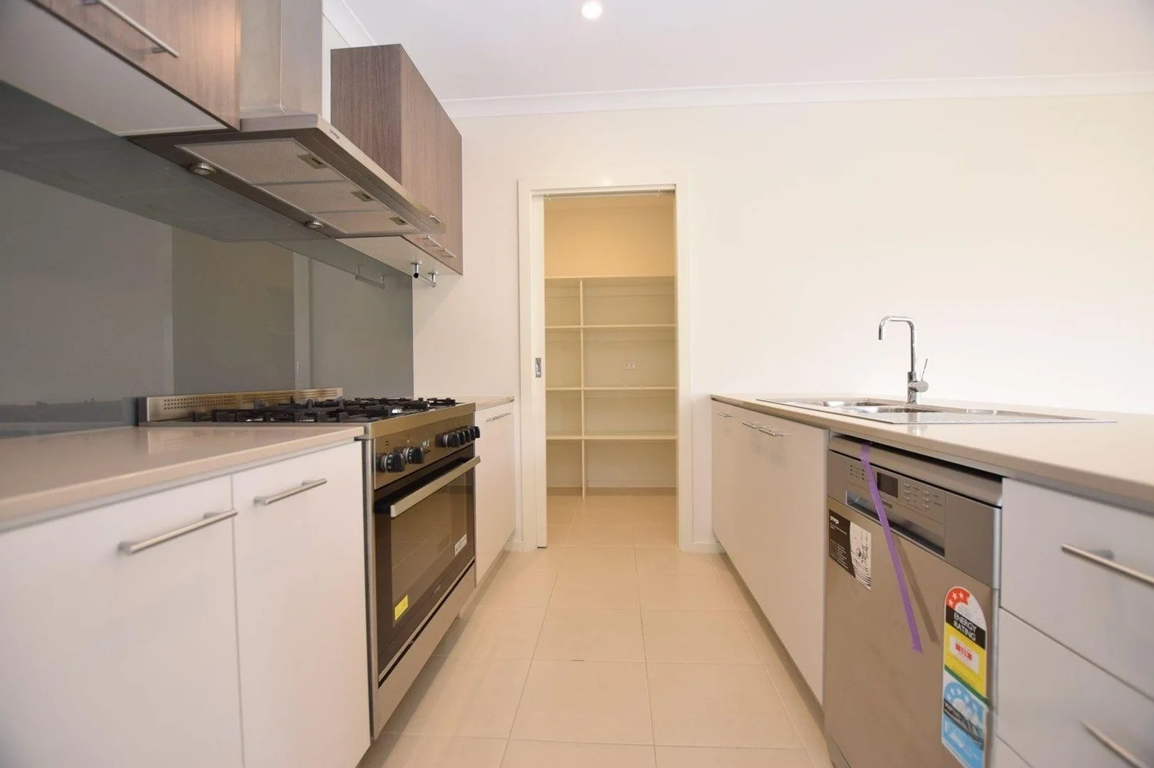 10 Benedore Way, Cranbourne North VIC 3977 photo 4