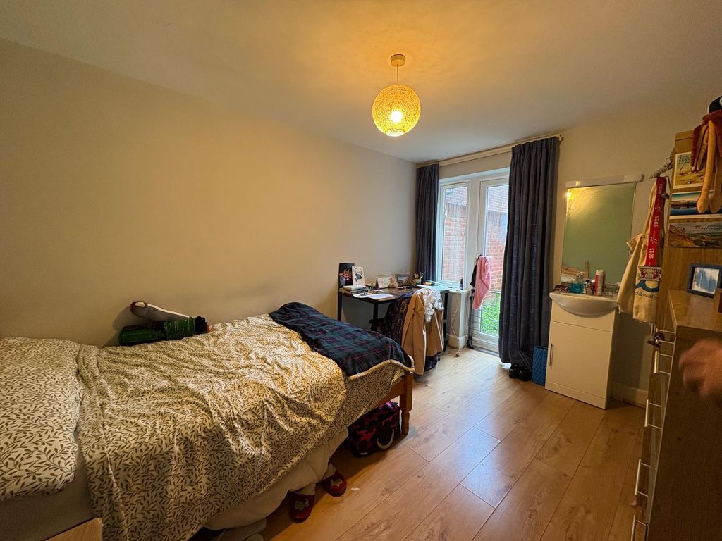 Additional image 8 of 6 bed semi-detached house to rentMilton Road, Southampton SO15