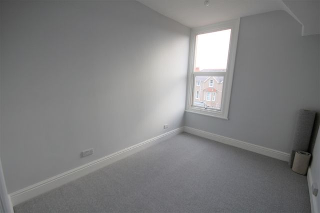 1 bed flat to rentSecond Floor, 1 Bedroom Apartment LL29 photo 3
