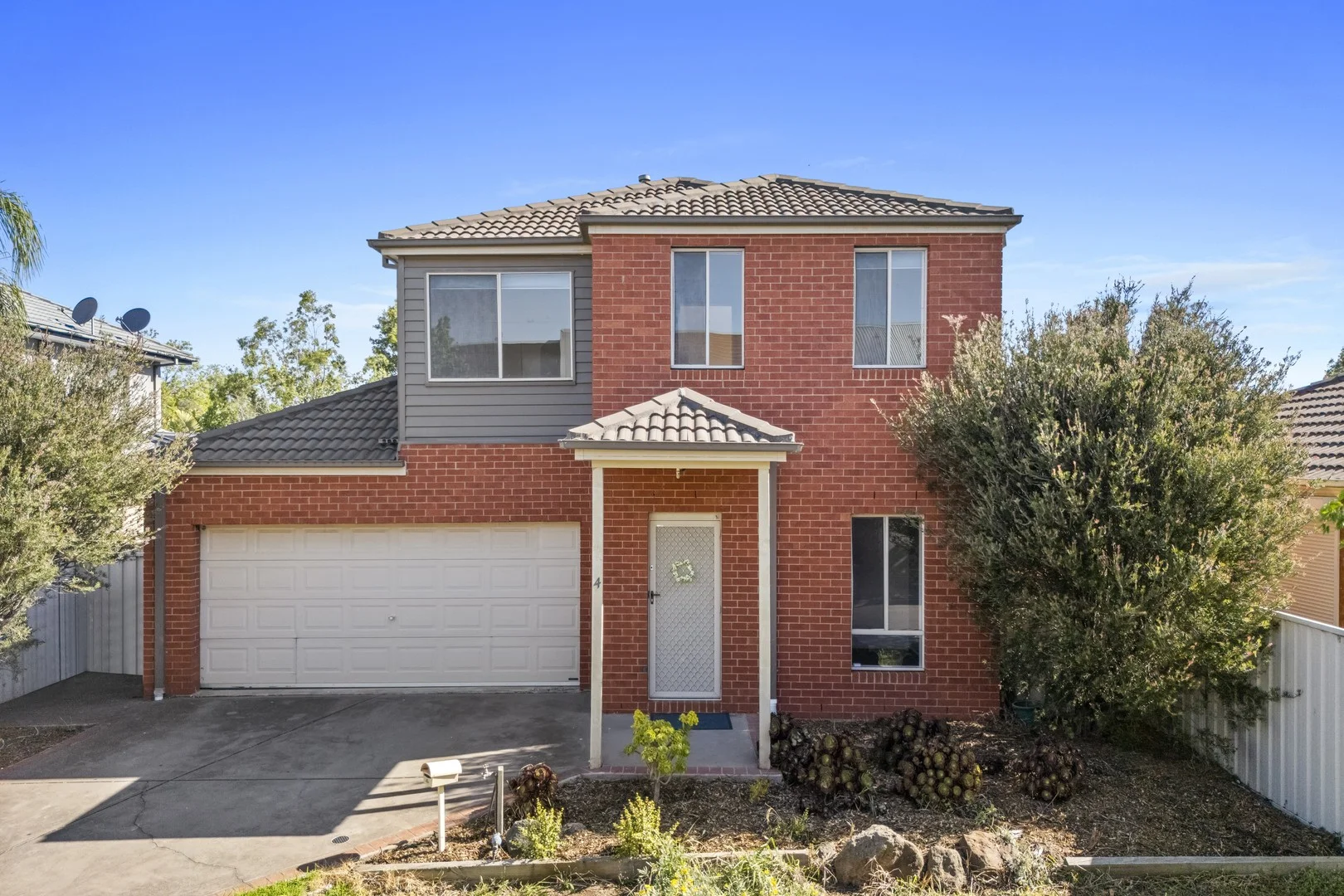 4 Salford Lane, Caroline Springs VIC 3023