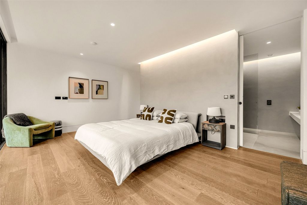 Additional image 19 of 3 bed flat to rentNorth Road, Hale, Cheshire WA15