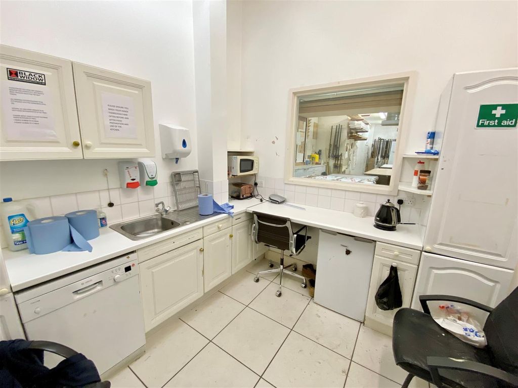Additional image 5 of Property to rentDevonshire Business Centre, Cranborne Road, Potters Bar EN6