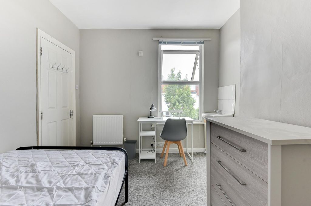 Additional image 9 of 7 bed semi-detached house to rentBernard Road, Brighton BN2