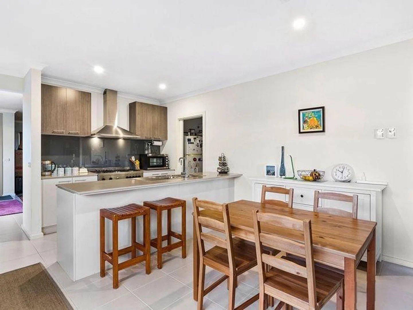 10 Benedore Way, Cranbourne North VIC 3977 photo 2