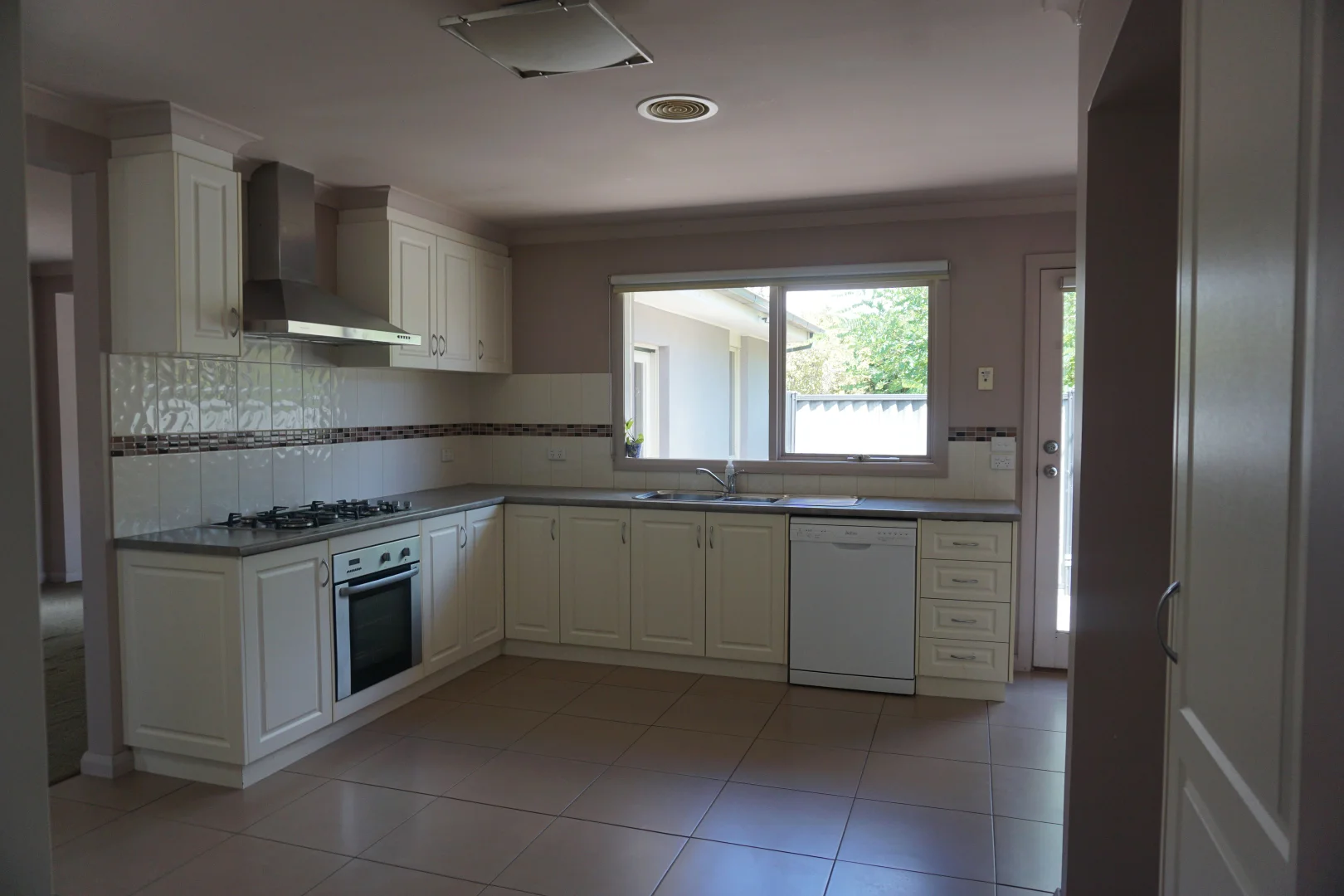 8 Keily Road, Gisborne VIC 3437 photo 3