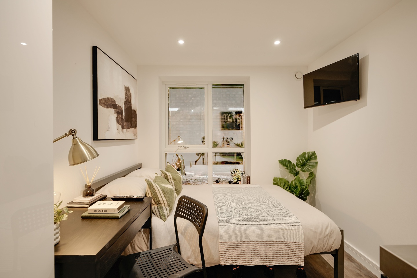 Studio Flat, Gloucester Road North, BS34, N1 7GU