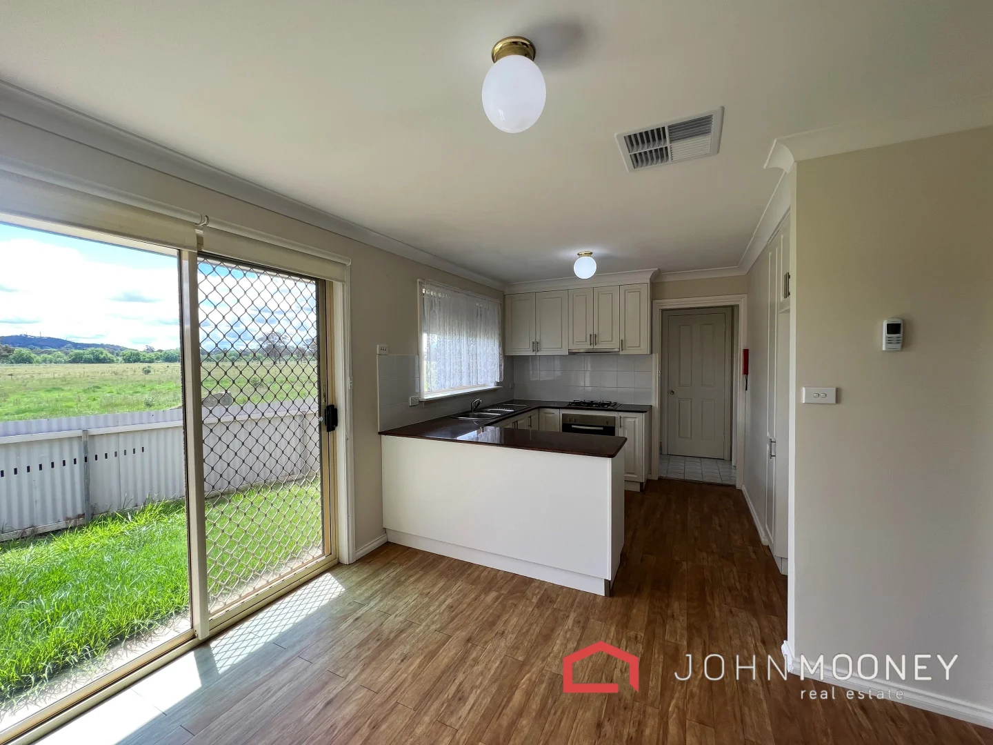 Additional image 4 of 2/8 Honeysuckle Place, Lake Albert NSW 2650