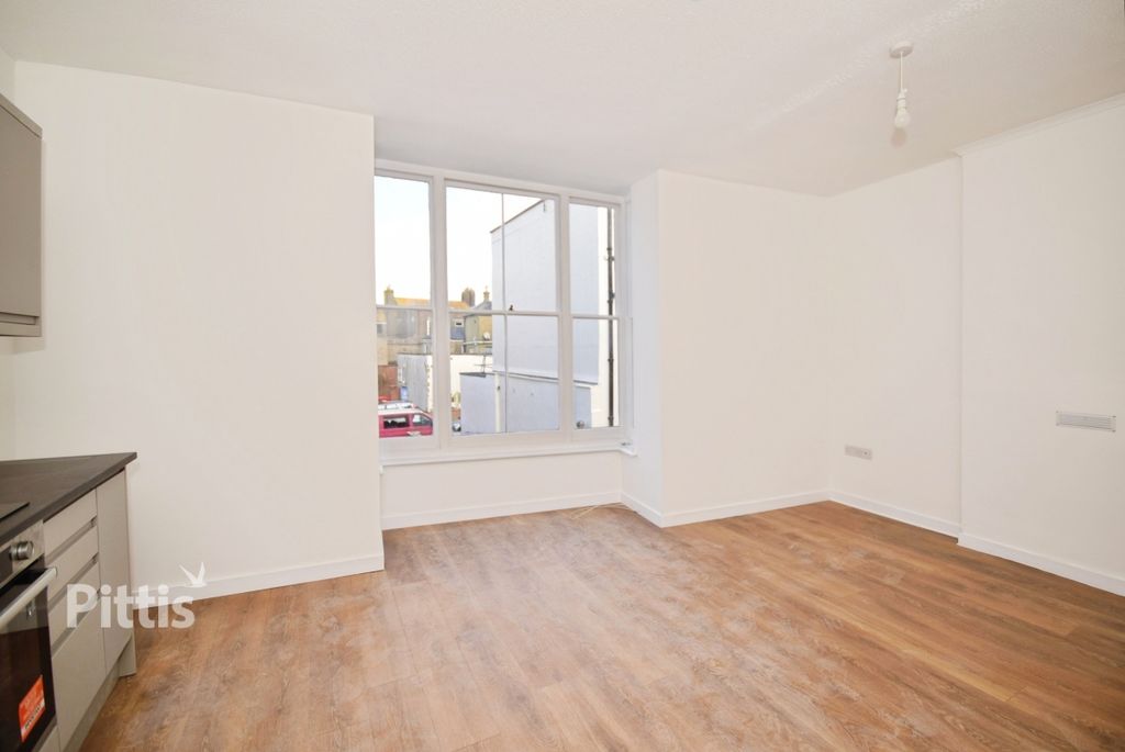 Additional image 6 of 3 bed flat to rentPyle Street, Newport PO30