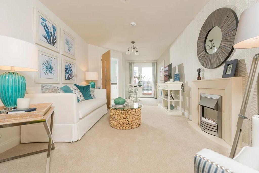 1 bed flat to rentSt. Ann Way, The Docks, Gloucester GL2 photo 4