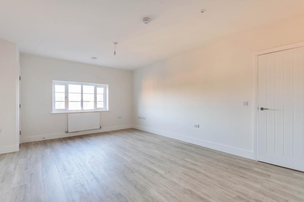 2 bed flat to rentBrackley, Helene Close NN13 photo 2