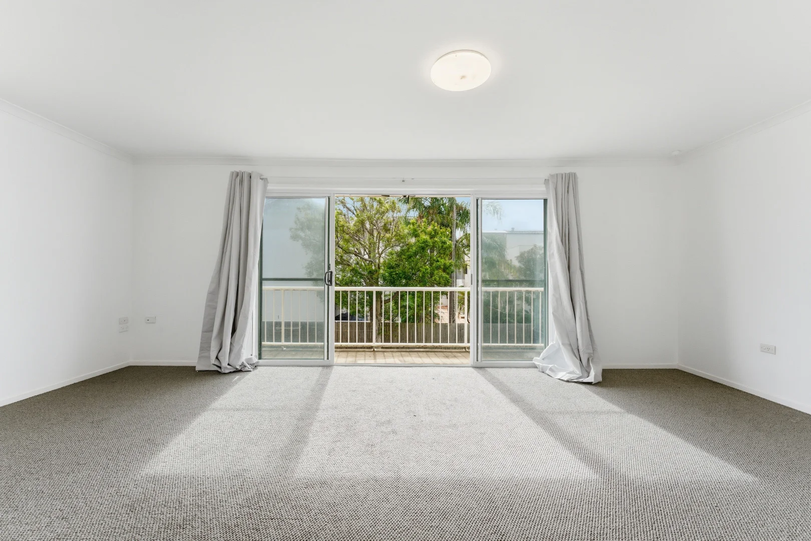 Additional image 3 of 1/2423 Gold Coast Highway, Mermaid Beach QLD 4218