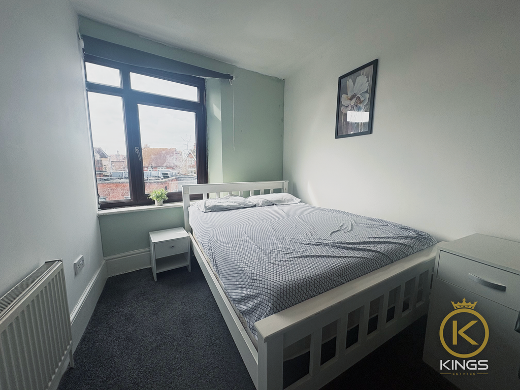 6 bed flat to rentAlbert Road, Southsea PO5