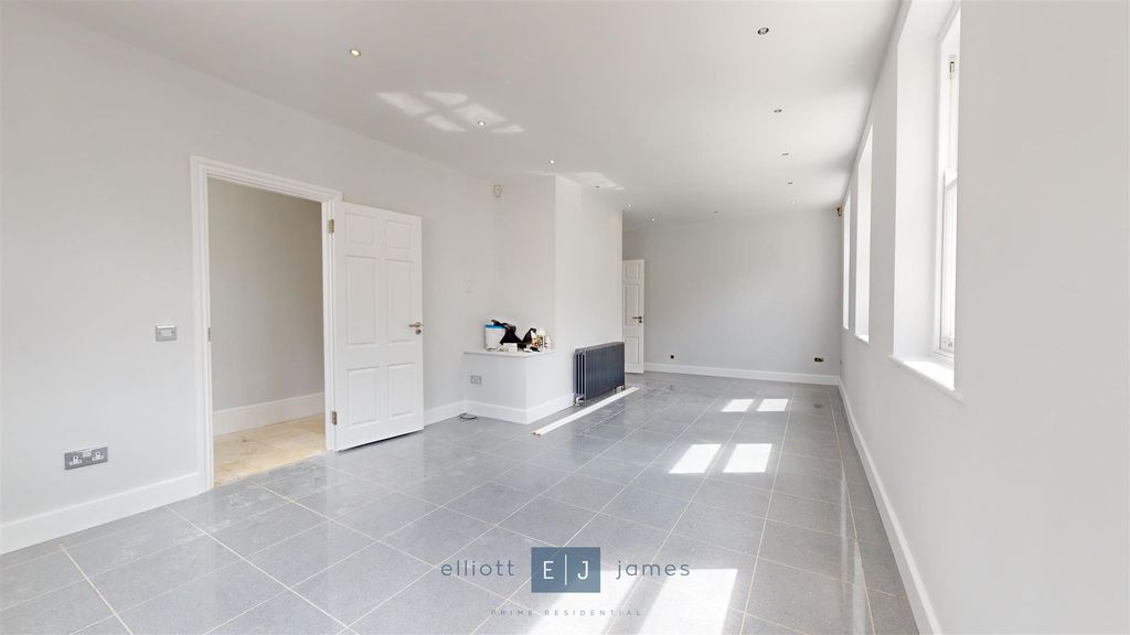 Additional image 22 of 4 bed semi-detached house to rentManor Road, High Beech, Loughton IG10