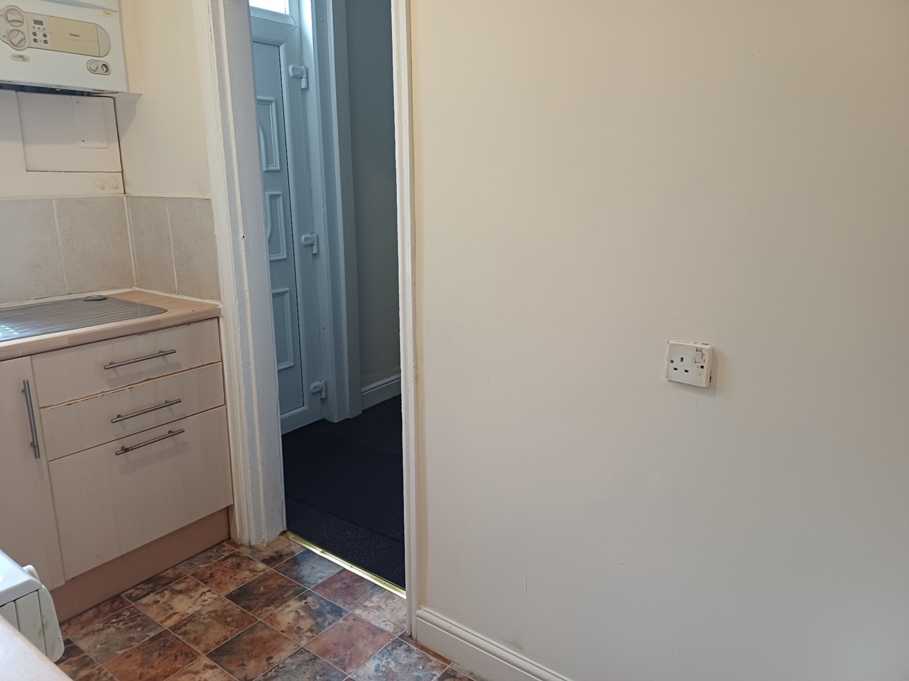2 Bed Terraced House, Compton Crescent, LS9, N1 7GU photo 4