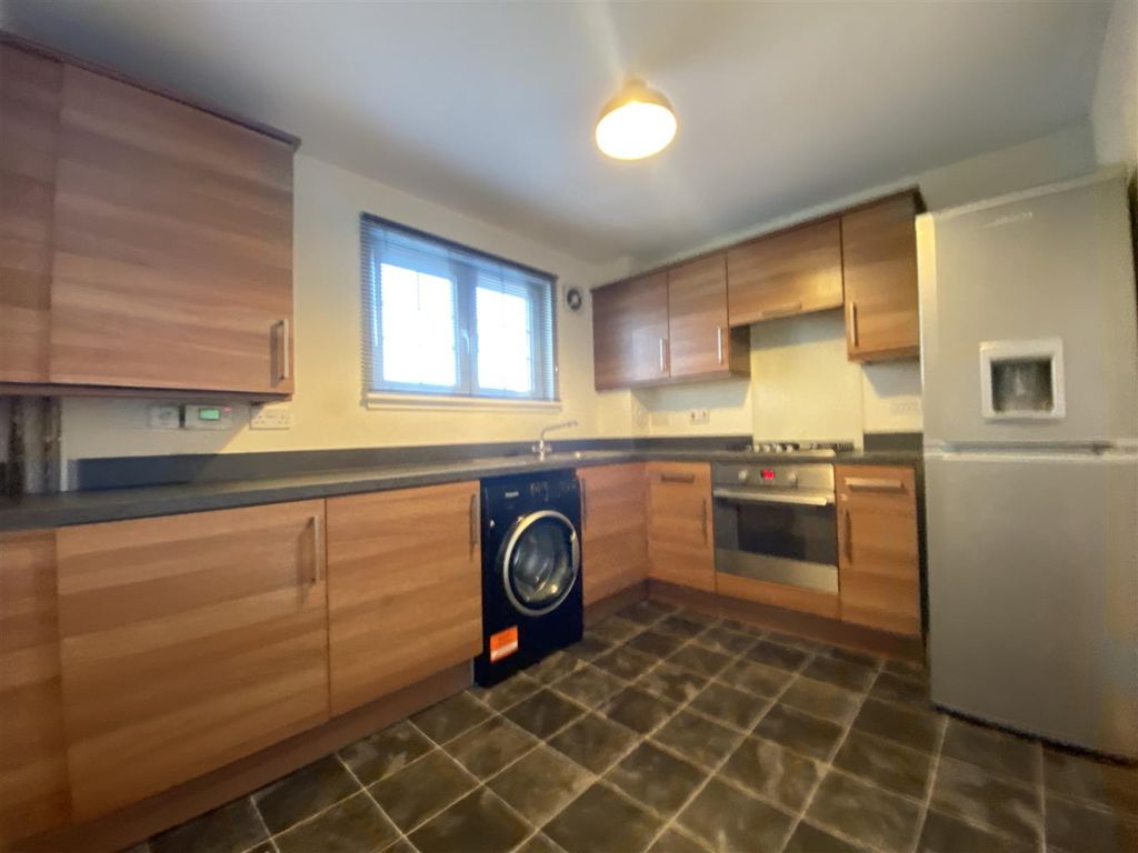 Additional image 2 of 2 bed flat to rentSimpson Square, Perth PH1