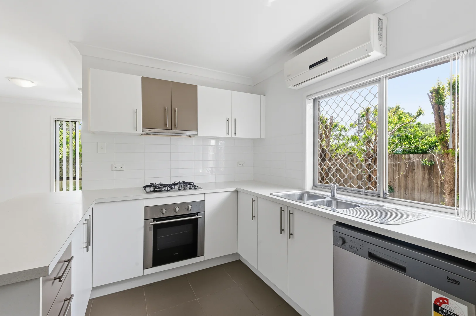 Additional image 2 of 1/140-142 Eagleby Road, Eagleby QLD 4207