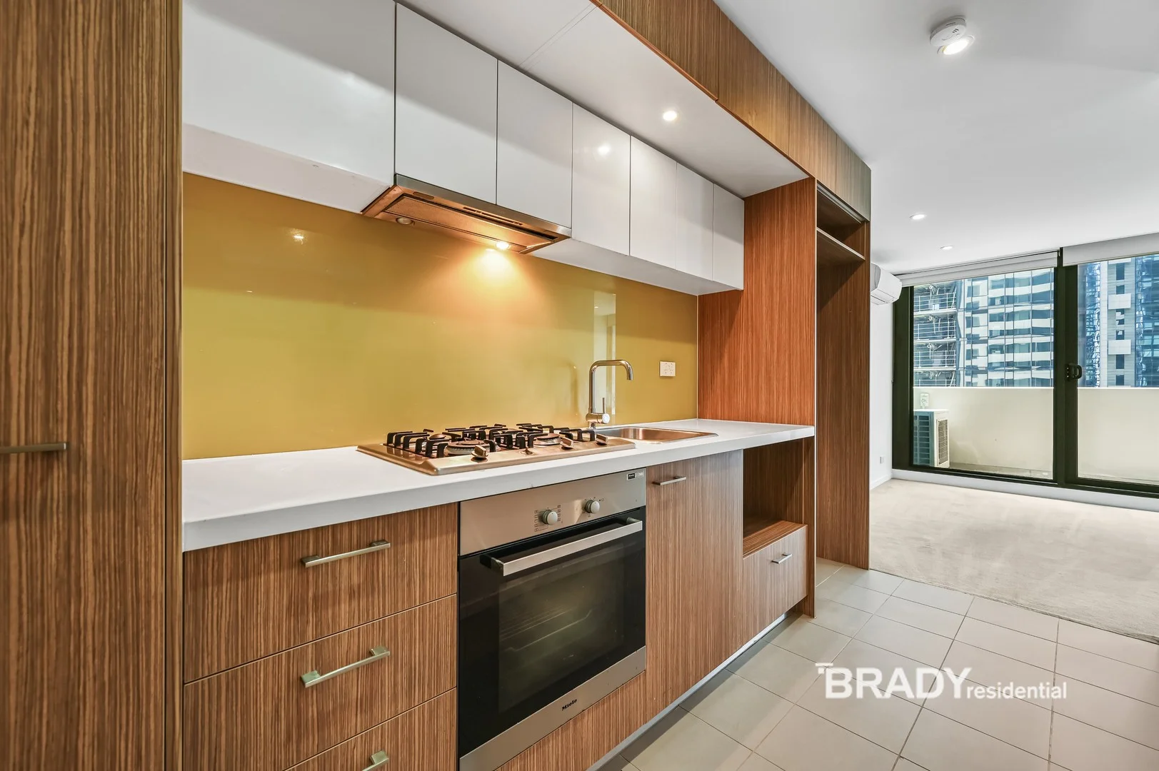 2503/5 Sutherland Street, Melbourne VIC 3000 photo 4