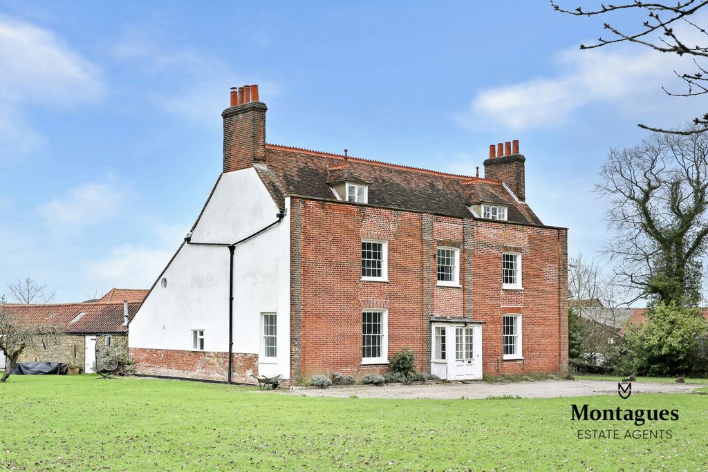 6 bed detached house to rentThornwood Road, Epping CM16