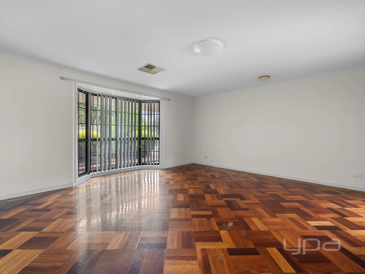 38 Cambrian Way, Melton West VIC 3337 photo 4